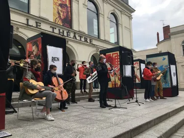 Théâtre de Laval. Les occupants vont durcir le ton